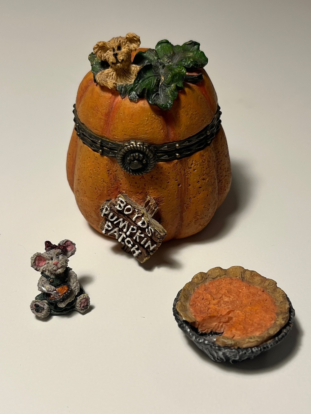 Boyds Bears Uncle Bean's Treasure Box Jack's Prize Punkin with Nutmeg McNibble